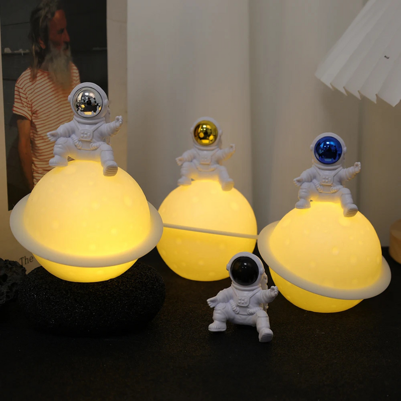 Luz Noturna Astronauta na Lua - Lâmpada Criativa para Decoração e Presentes